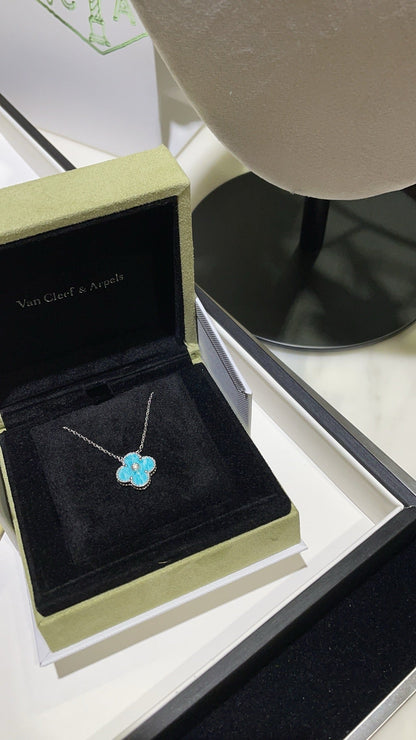 [⭐Reverie Jewels]CLOVER 15MM DIAMOND SVRES PORCELAIN  NECKLACE SILVER