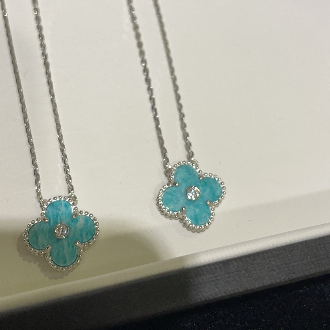[⭐Reverie Jewels]CLOVER 15MM DIAMOND SVRES PORCELAIN  NECKLACE SILVER
