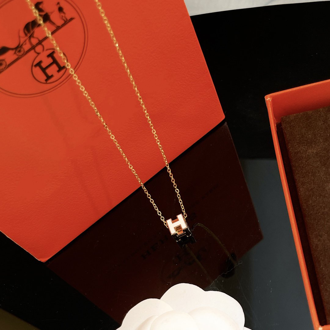 [⭐Reverie Jewels]H WHITE SQUARE GOLD NECKLACE