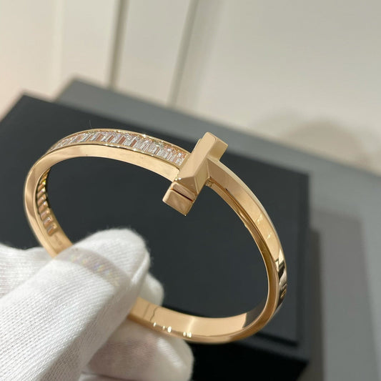 [Reverie Jewels]WIDE HINGED BANGLE PINK GOLD WITH BAGUETTE DIAMONDS
