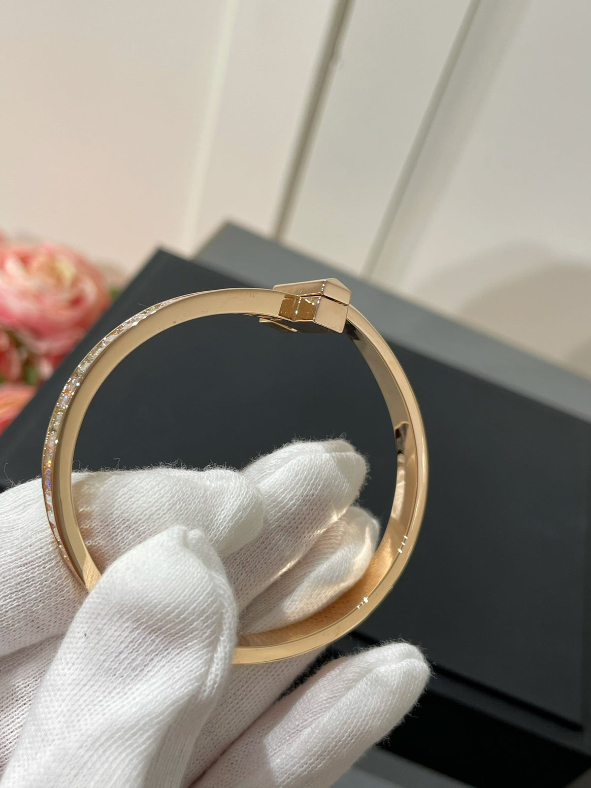 [Reverie Jewels]WIDE HINGED BANGLE PINK GOLD WITH BAGUETTE DIAMONDS