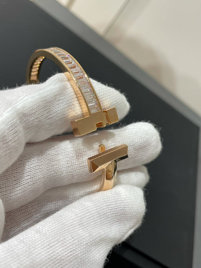 [Reverie Jewels]WIDE HINGED BANGLE PINK GOLD WITH BAGUETTE DIAMONDS