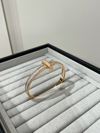 [Reverie Jewels]WIDE HINGED BANGLE PINK GOLD WITH BAGUETTE DIAMONDS