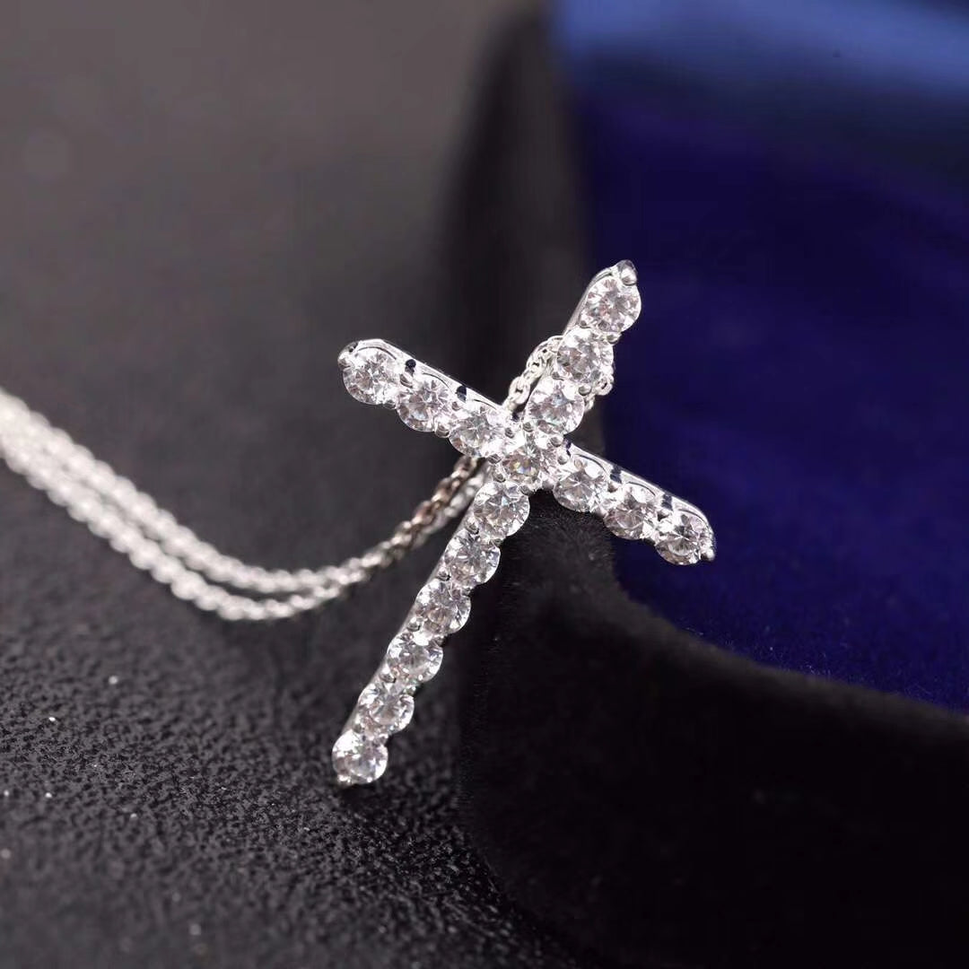 [Reverie Jewels]MOISSANITE STONE CROSS PENDANT NECKLACE SIMULATED DIAMOND CROSS CHOKER