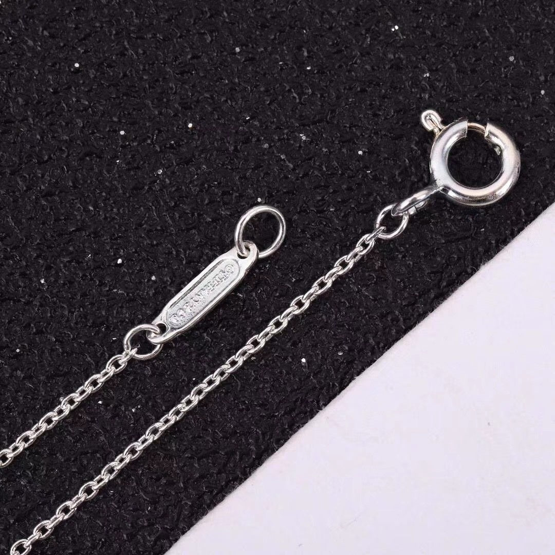 [Reverie Jewels]MOISSANITE STONE CROSS PENDANT NECKLACE SIMULATED DIAMOND CROSS CHOKER