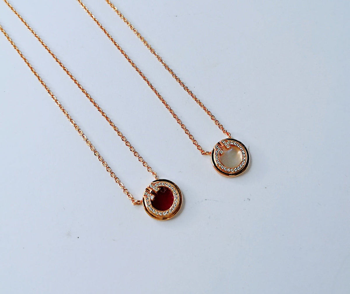 [Reverie Jewels]DIAMOND AND MOTHER PEARL CIRCLE NECKLACE PENDANT
