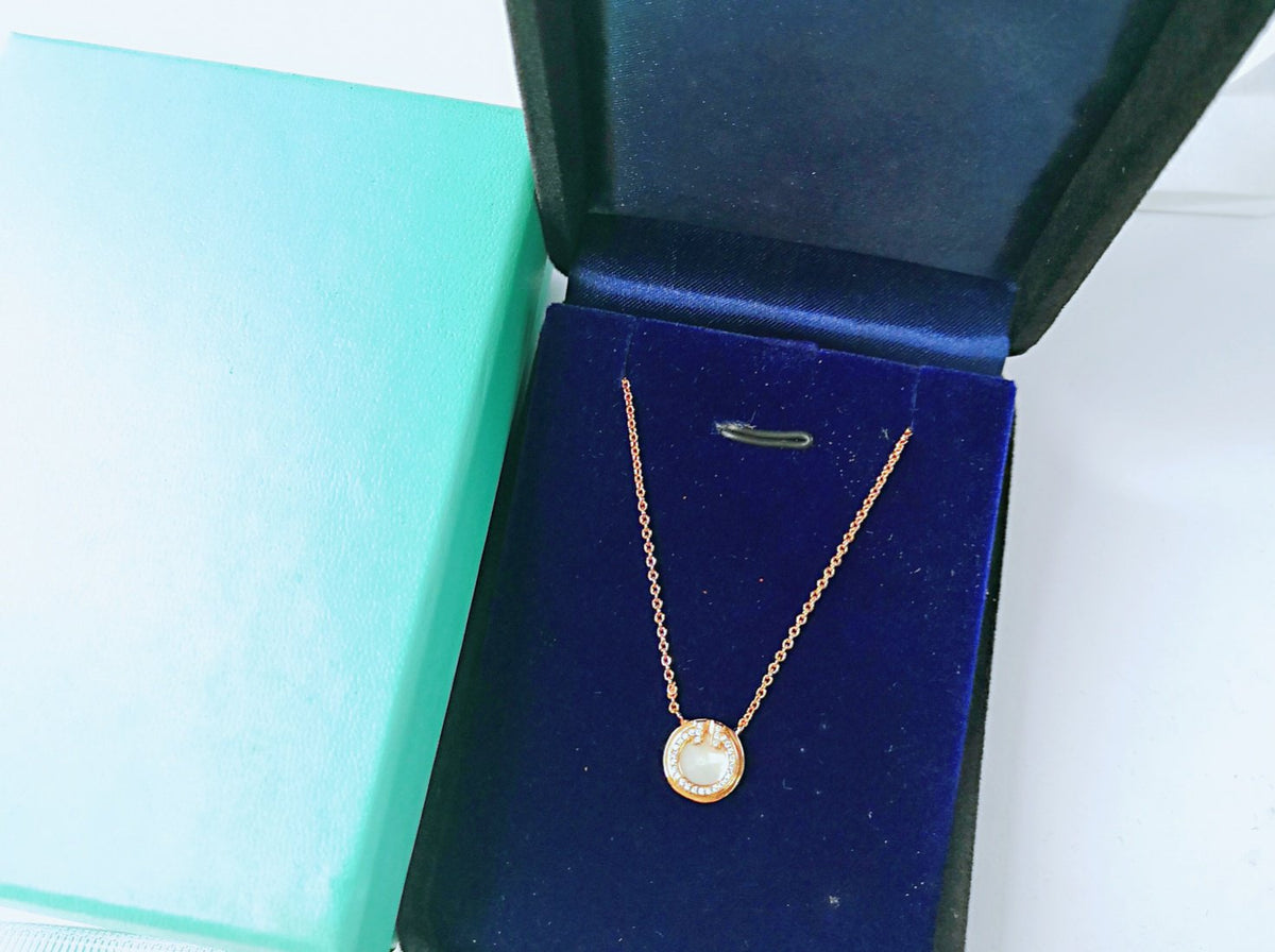 [Reverie Jewels]DIAMOND AND MOTHER PEARL CIRCLE NECKLACE PENDANT