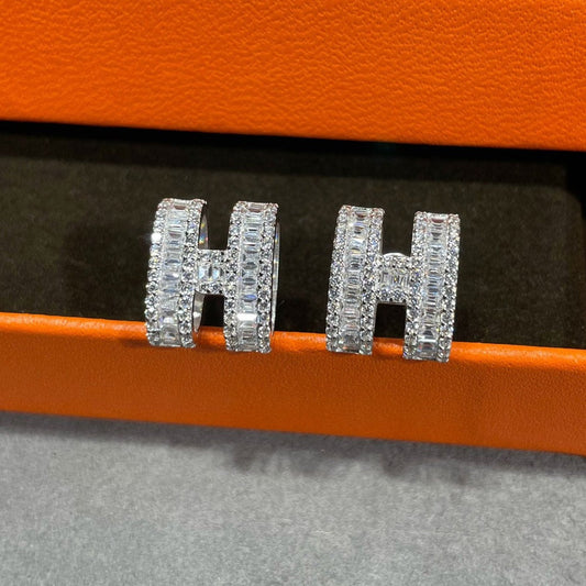 [⭐Reverie Jewels]H STUD EARRINGS WITH SILVER DIAMONDS