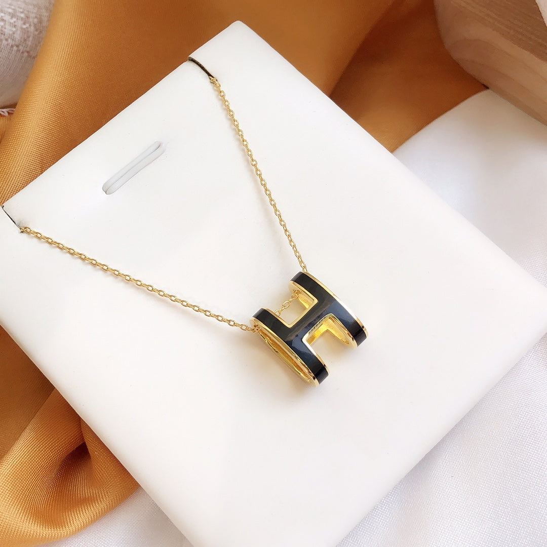 [⭐Reverie Jewels]HM CLIC BLACK ENAMEL GOLD NECKLACE