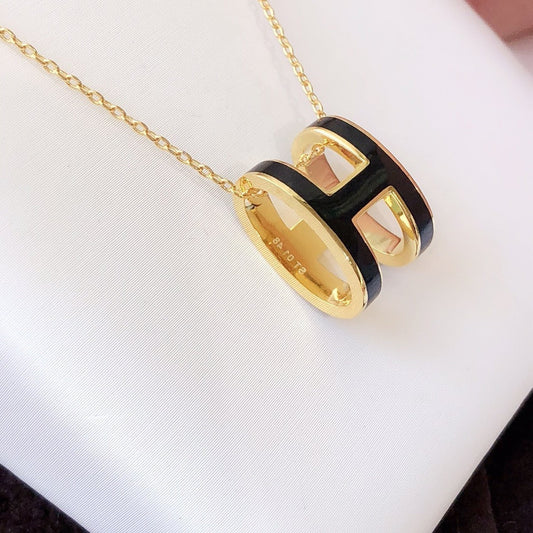 [⭐Reverie Jewels]HM CLIC BLACK ENAMEL GOLD NECKLACE
