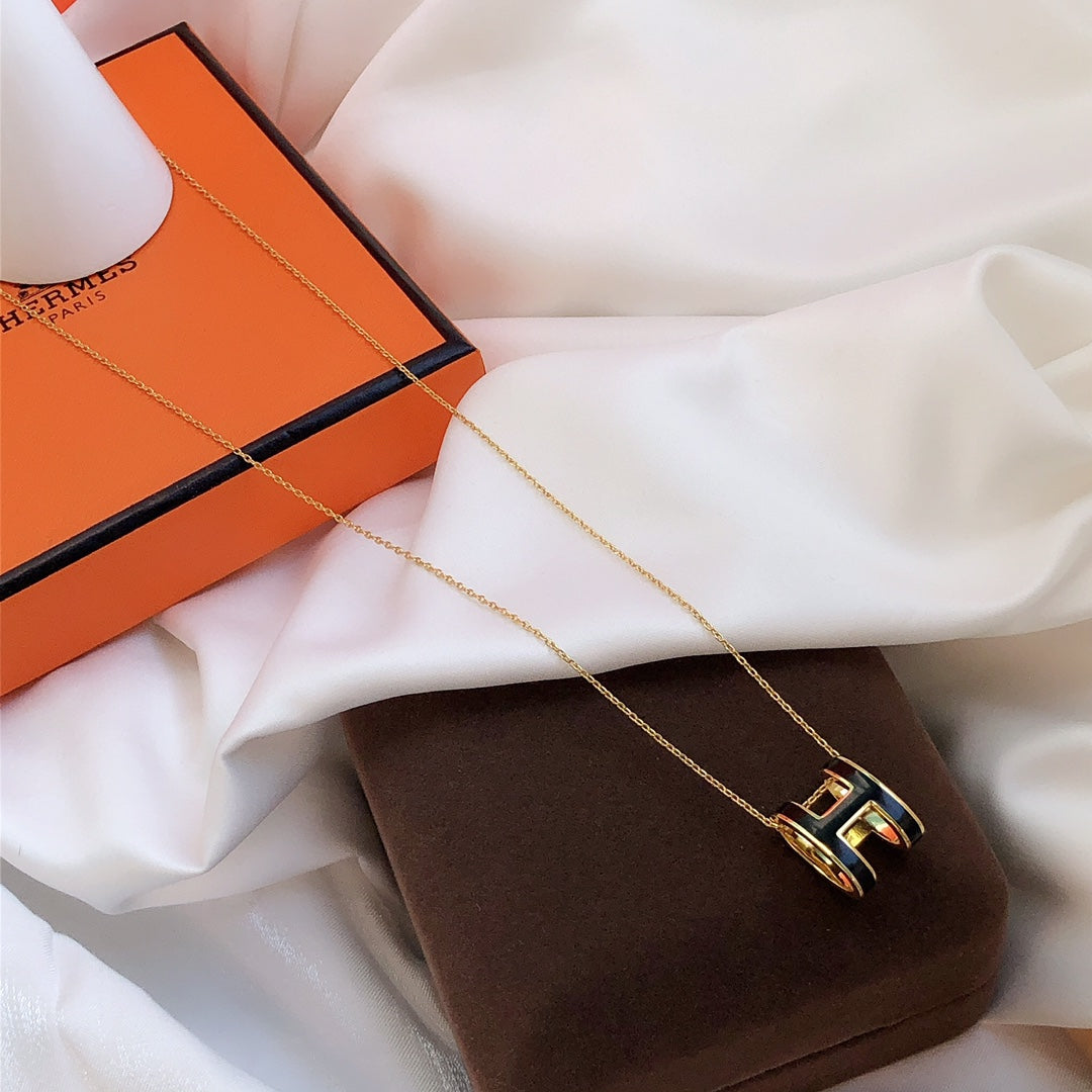 [⭐Reverie Jewels]HM CLIC BLACK ENAMEL GOLD NECKLACE