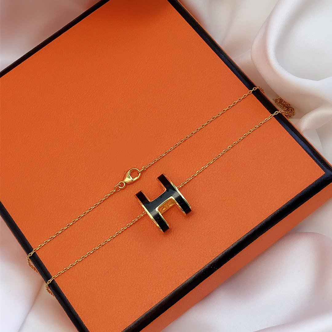 [⭐Reverie Jewels]HM CLIC BLACK ENAMEL GOLD NECKLACE