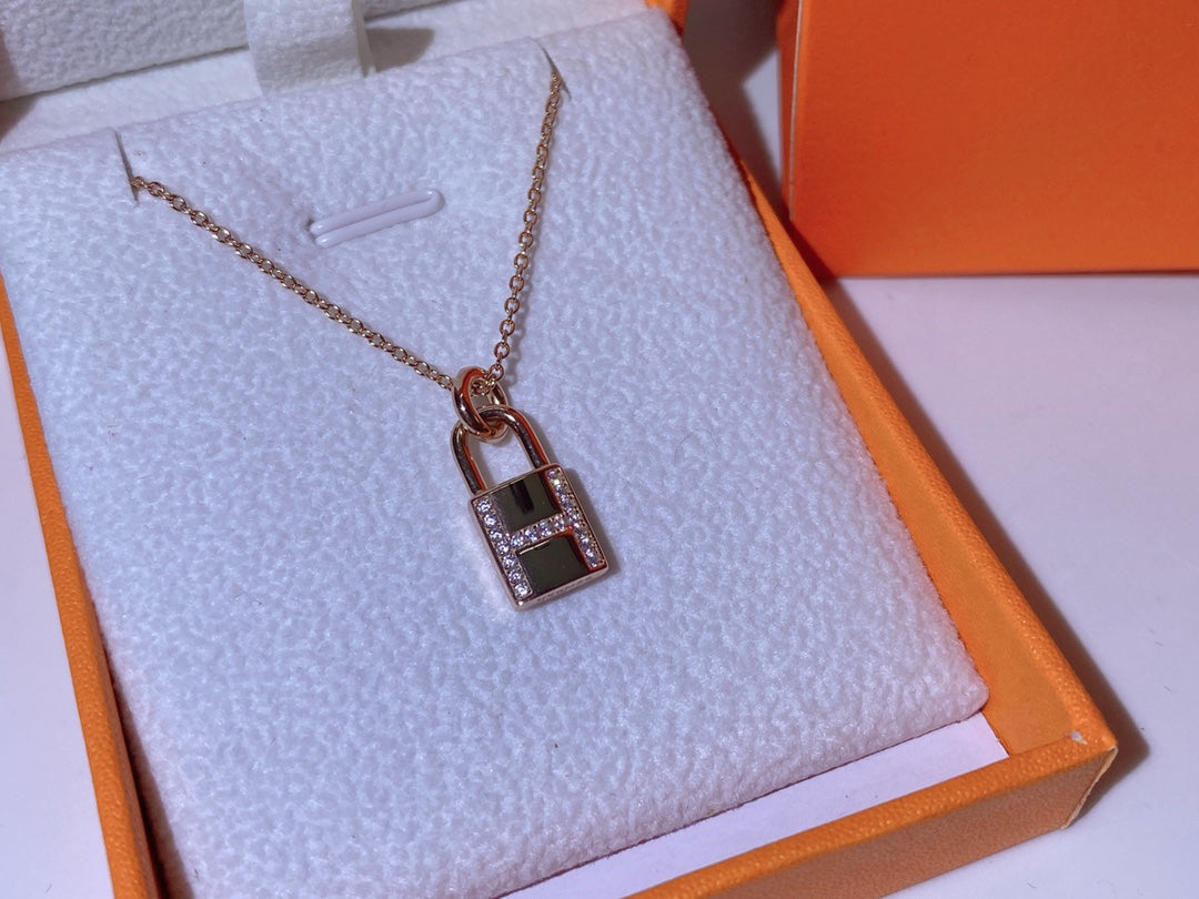 [⭐Reverie Jewels]HM ADVANCED NICHE LOCK HEAD NECKLACE DIAMONDS