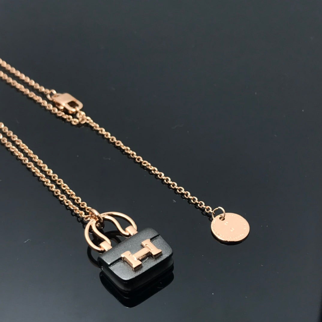 [⭐Reverie Jewels]WOMEN'S HM AMULETTES CONSTANCE PENDANT NECKLACE