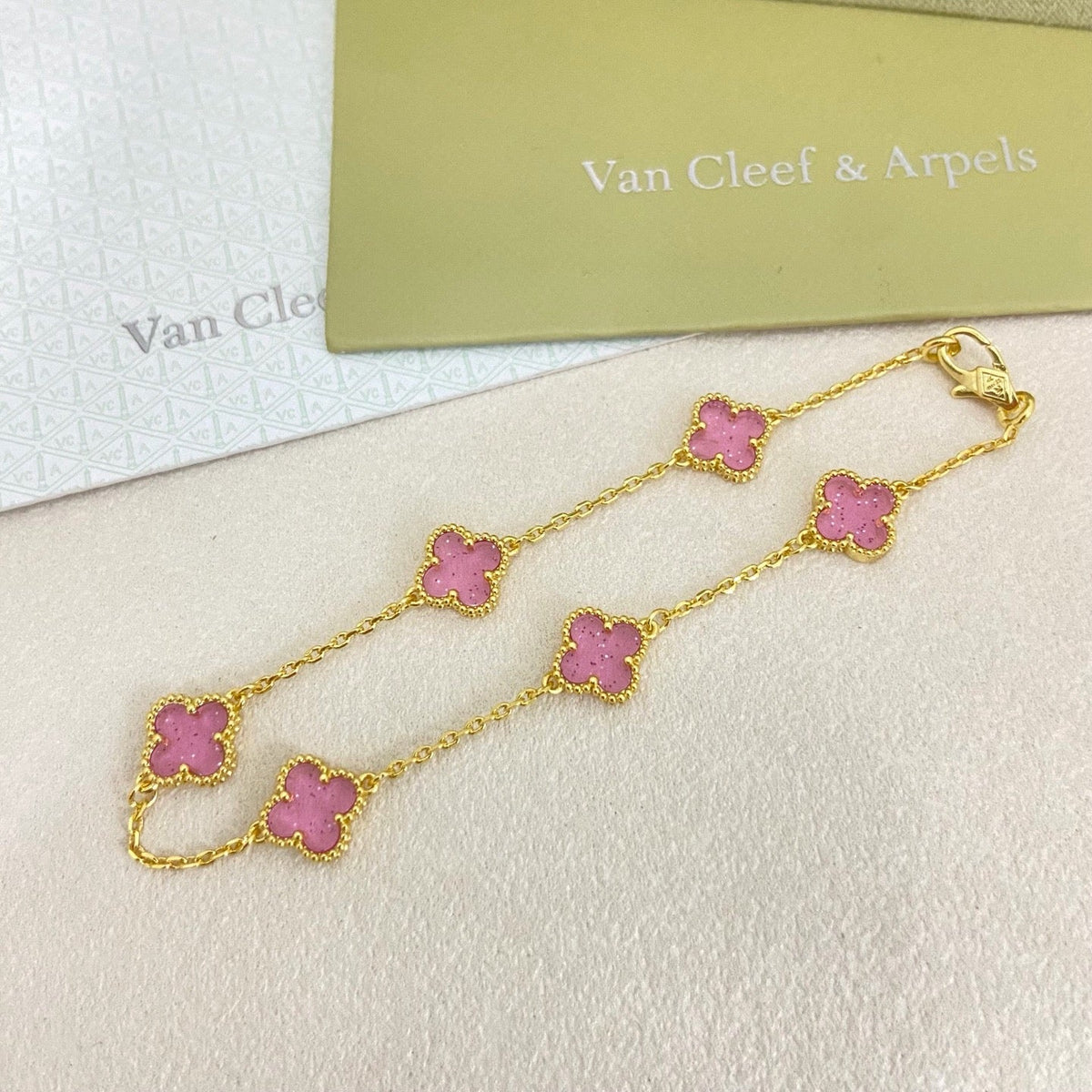 [⭐Reverie Jewels]2026 NEW CLOVER 6 MOTIF BUBBLE PINK ENAMEL BRACELET