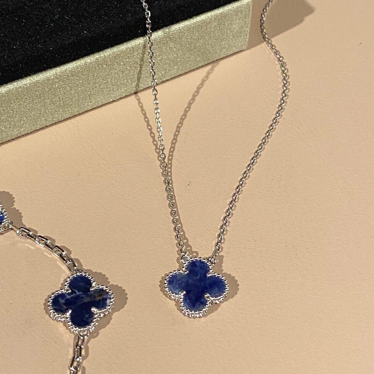 [⭐Reverie Jewels]CLOVER 15MM PIETERSITE NECKLACE SILVER