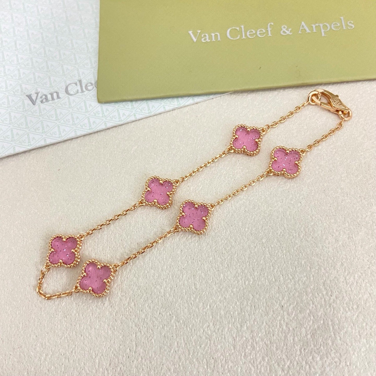 [⭐Reverie Jewels]2026 NEW CLOVER 6 MOTIF BUBBLE PINK ENAMEL BRACELET