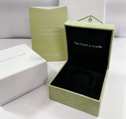 [⭐Reverie Jewels]CLOVER 15MM LASER NECKLACE AND BOX