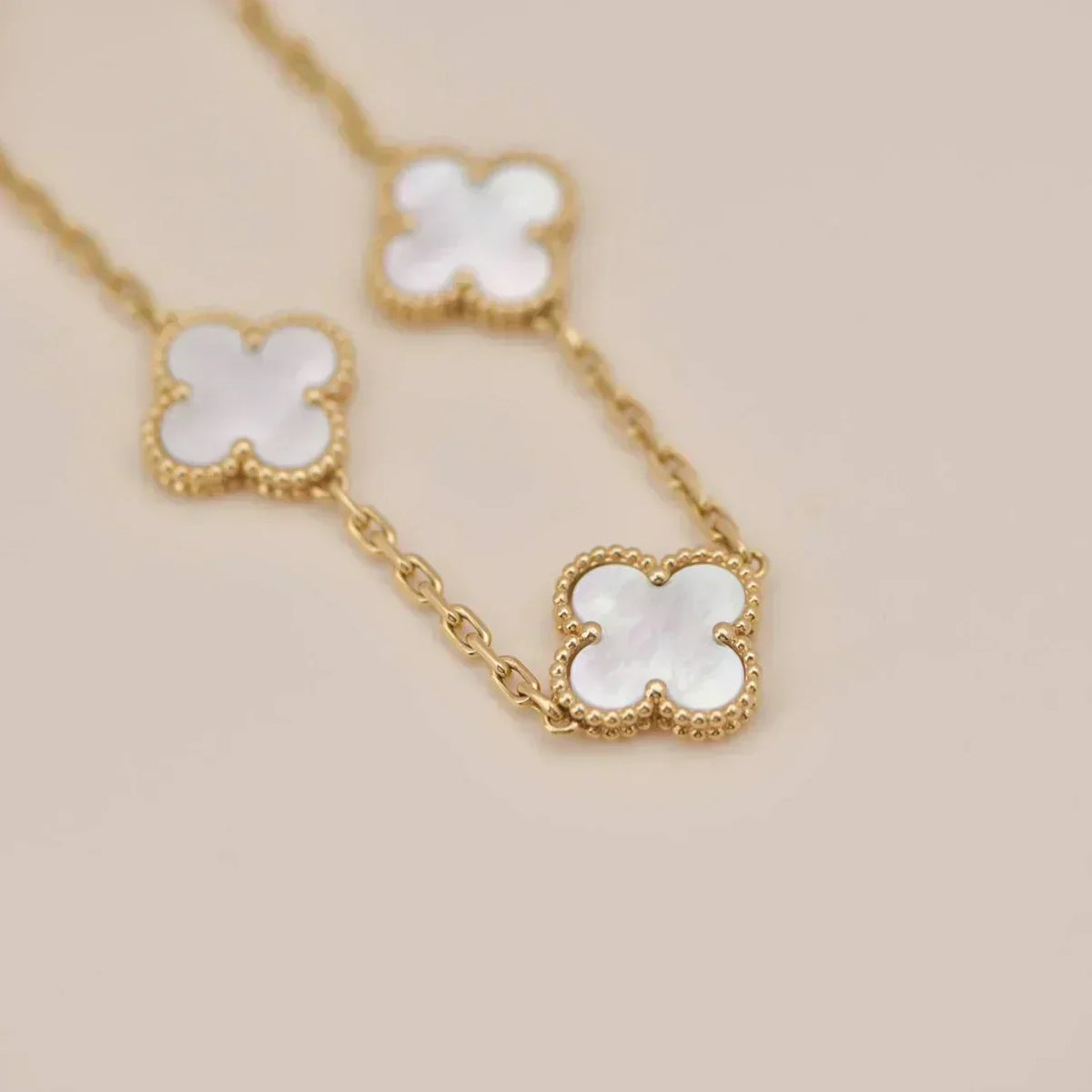 [⭐Reverie Jewels]CLOVER WHITE PEARL MOP 5 MOTIF BRACELET COLLECTION