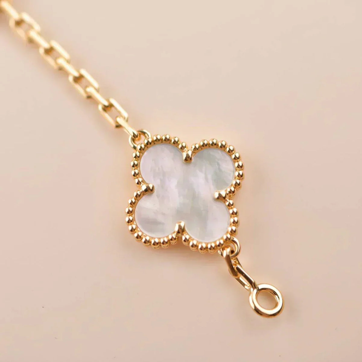[⭐Reverie Jewels]CLOVER WHITE PEARL MOP 5 MOTIF BRACELET COLLECTION