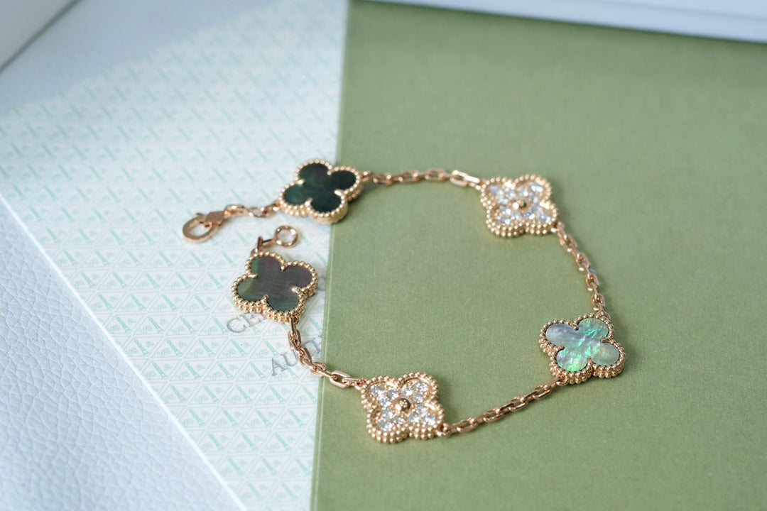 [⭐Reverie Jewels] CLOVER 5 MOTIF GRAY MOP BRACELET COLLECTION