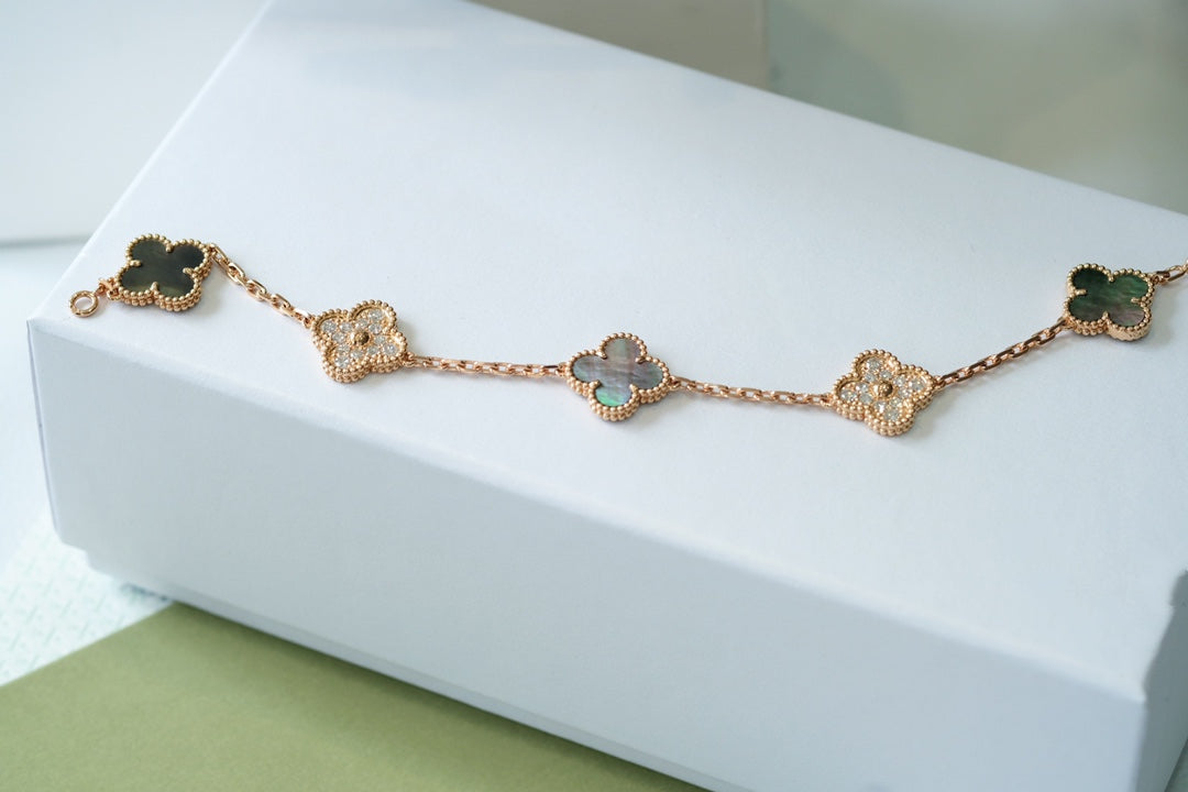 [⭐Reverie Jewels] CLOVER 5 MOTIF GRAY MOP BRACELET COLLECTION