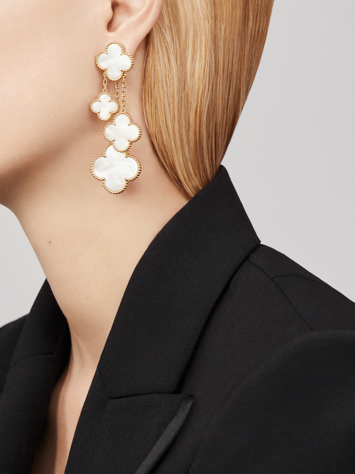 [⭐Reverie Jewels]CLOVER EARRINGS WHITE MOP 4 MOTIFS GOLD