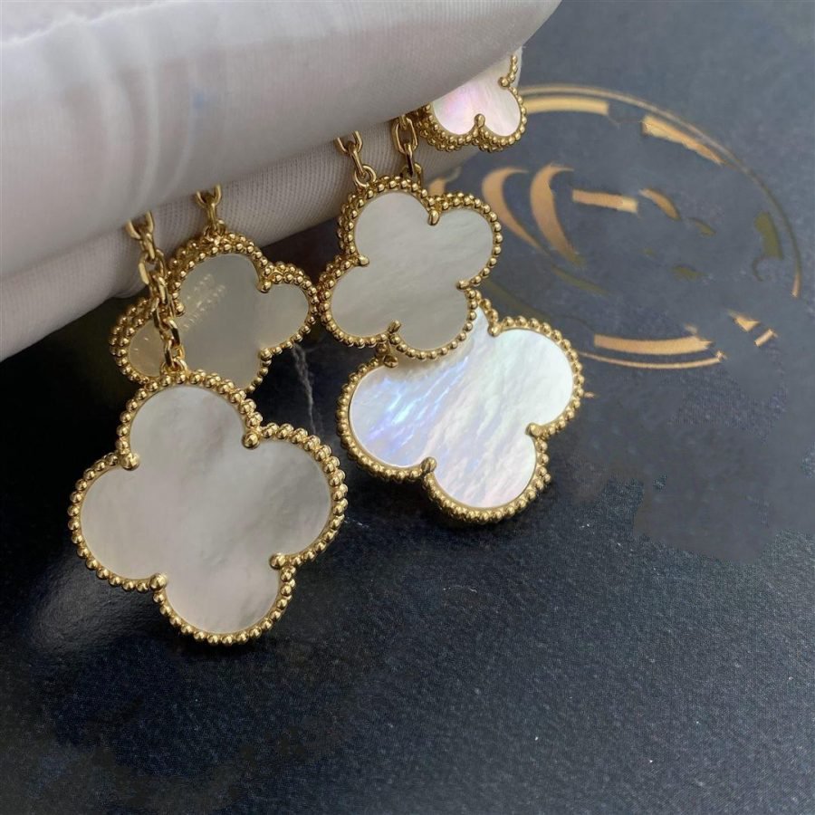 [⭐Reverie Jewels]CLOVER EARRINGS WHITE MOP 4 MOTIFS GOLD
