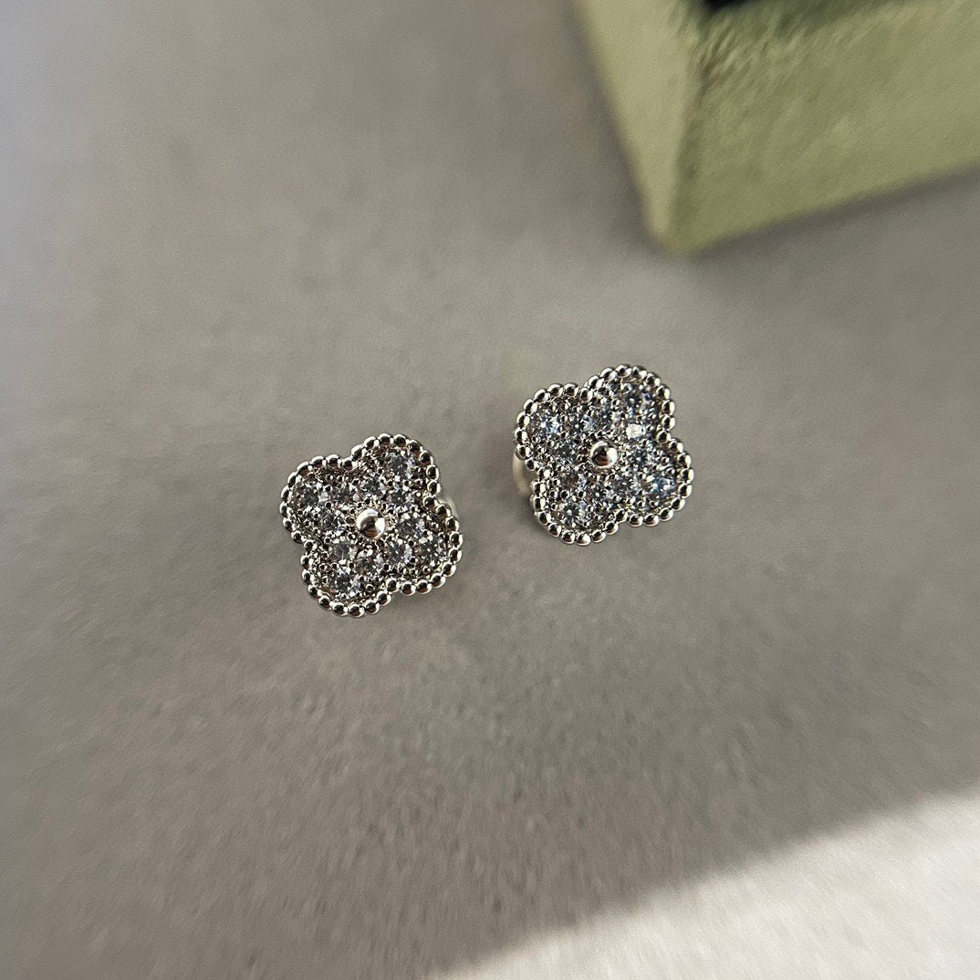 [⭐Reverie Jewels]CLOVER MINI DIAMOND STUD EARRINGS
