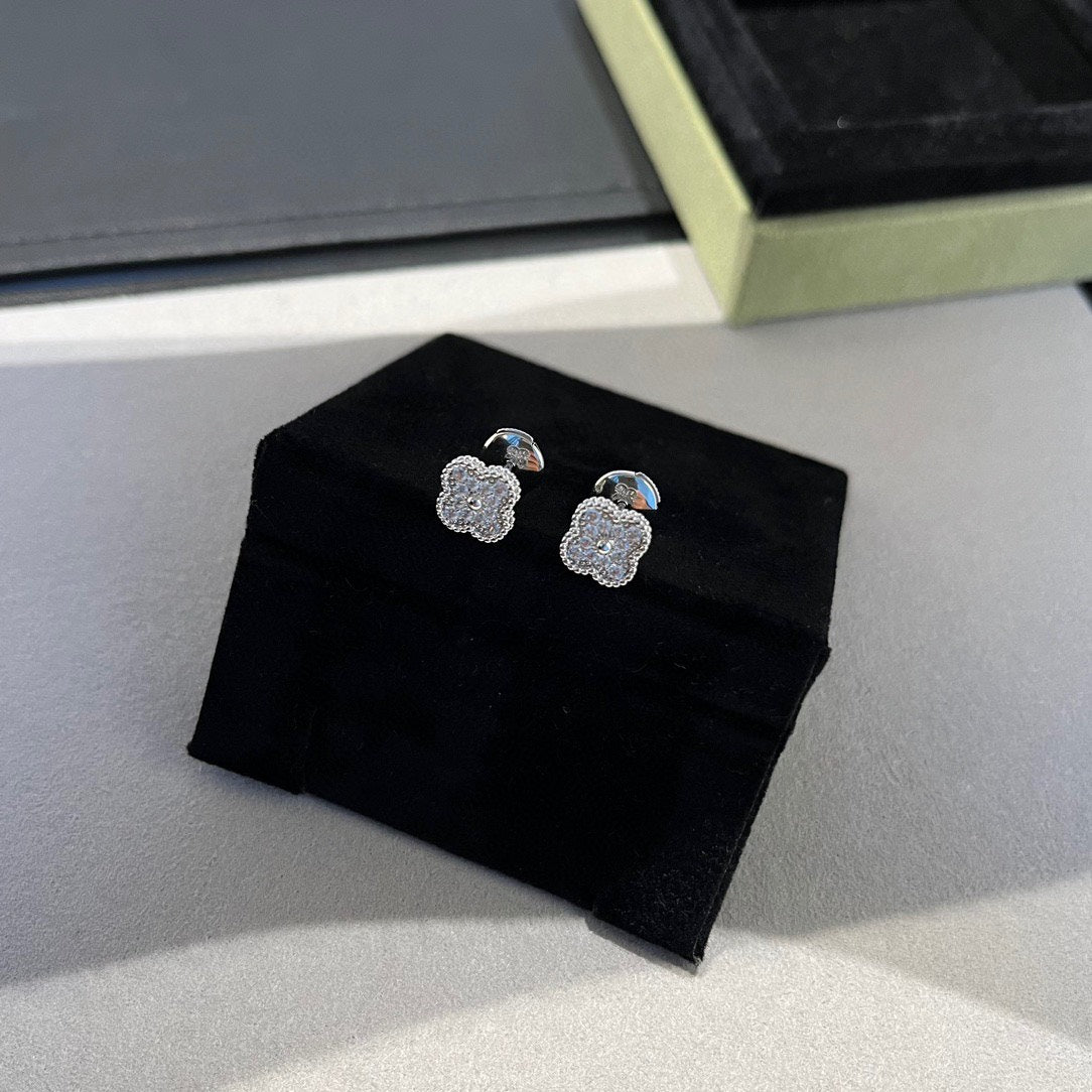 [⭐Reverie Jewels]CLOVER MINI DIAMOND STUD EARRINGS