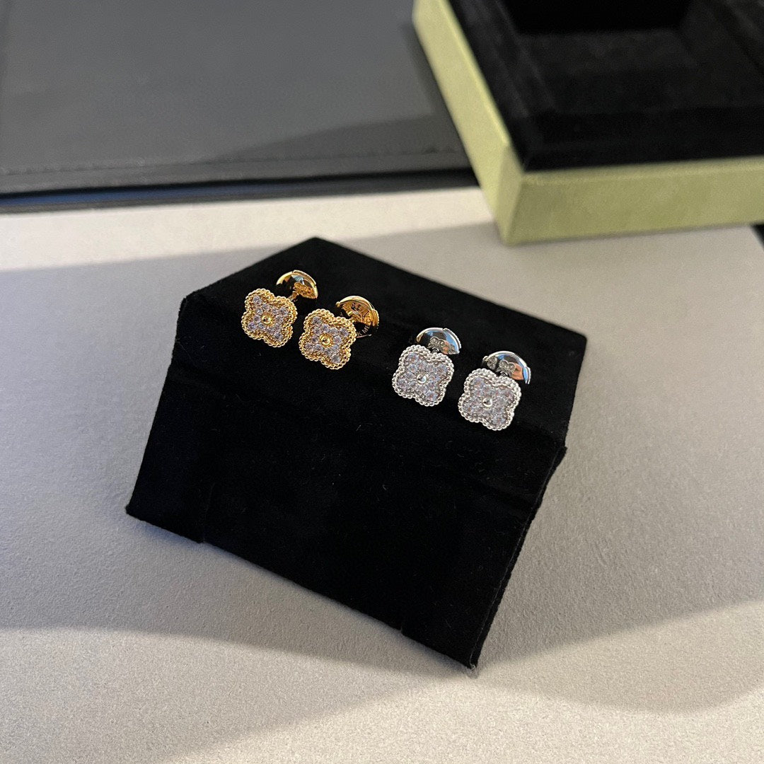 [⭐Reverie Jewels]CLOVER MINI DIAMOND STUD EARRINGS